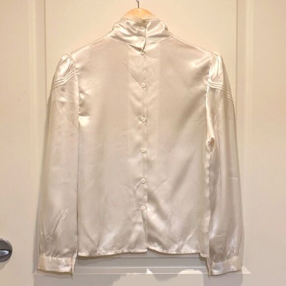 3/$30 80s Dae Suk M Beaded Lace Back Button Prairie Blouse - Picture 3 of 13